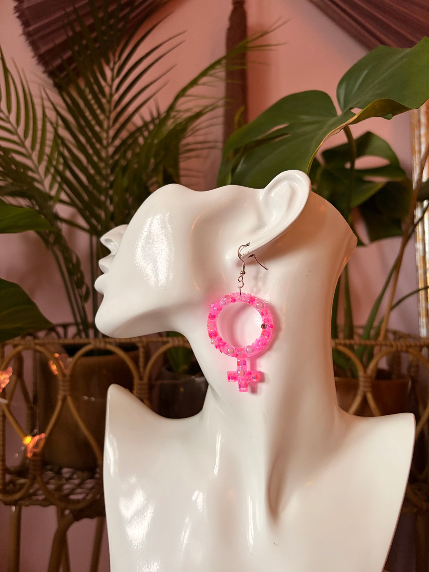 Rosa Kvinnotecken med Blommor och Rhinestones