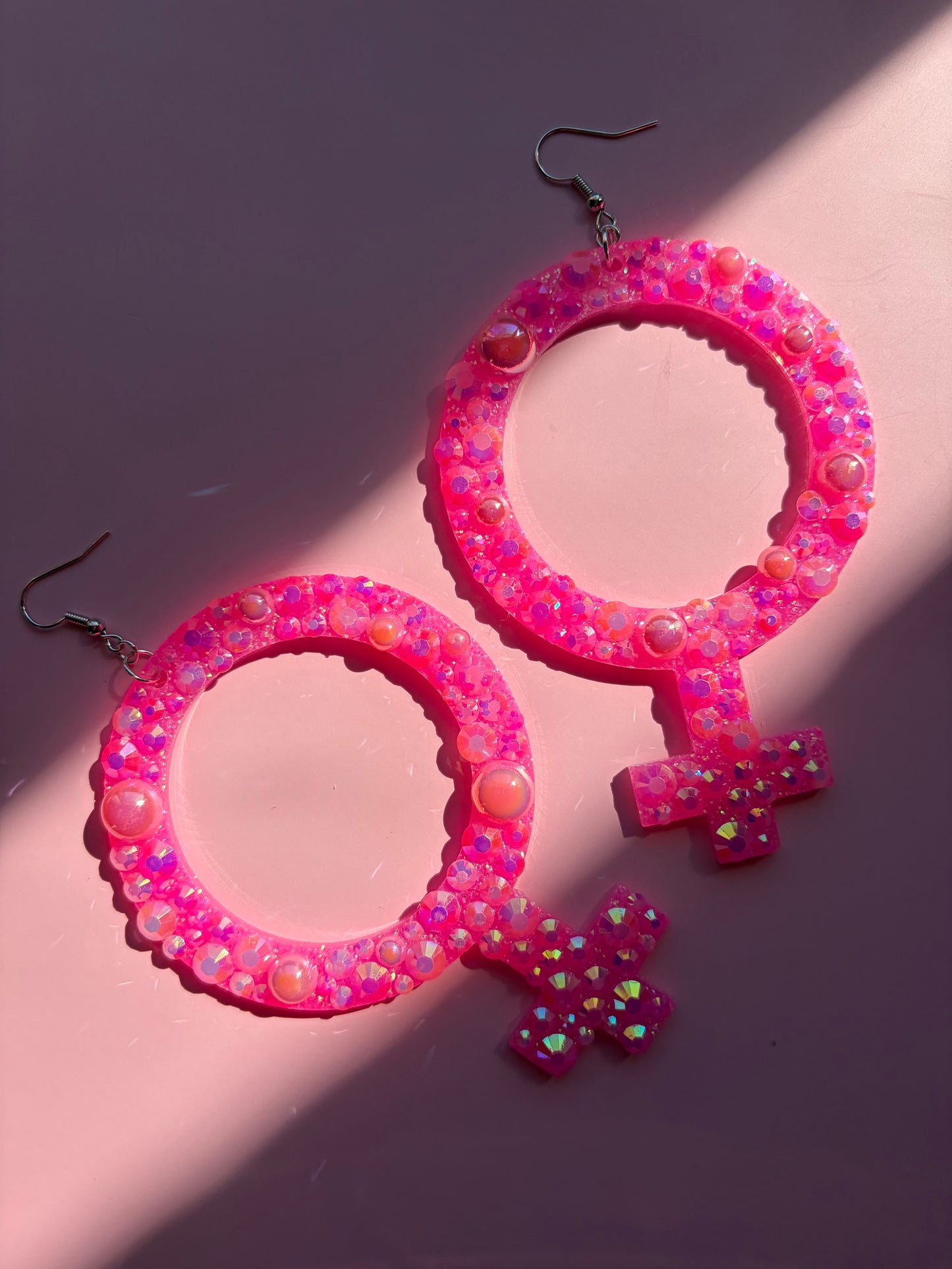 Glittriga Rosa Kvinnotecken med Rhinestones