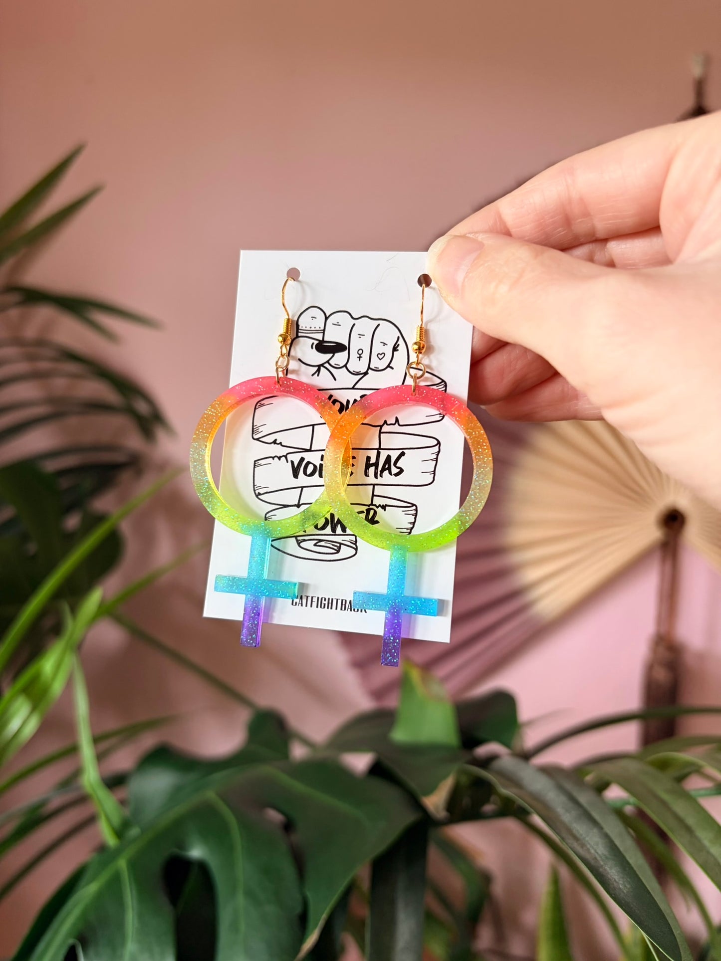 Prideörhängen - Kvinnotecken