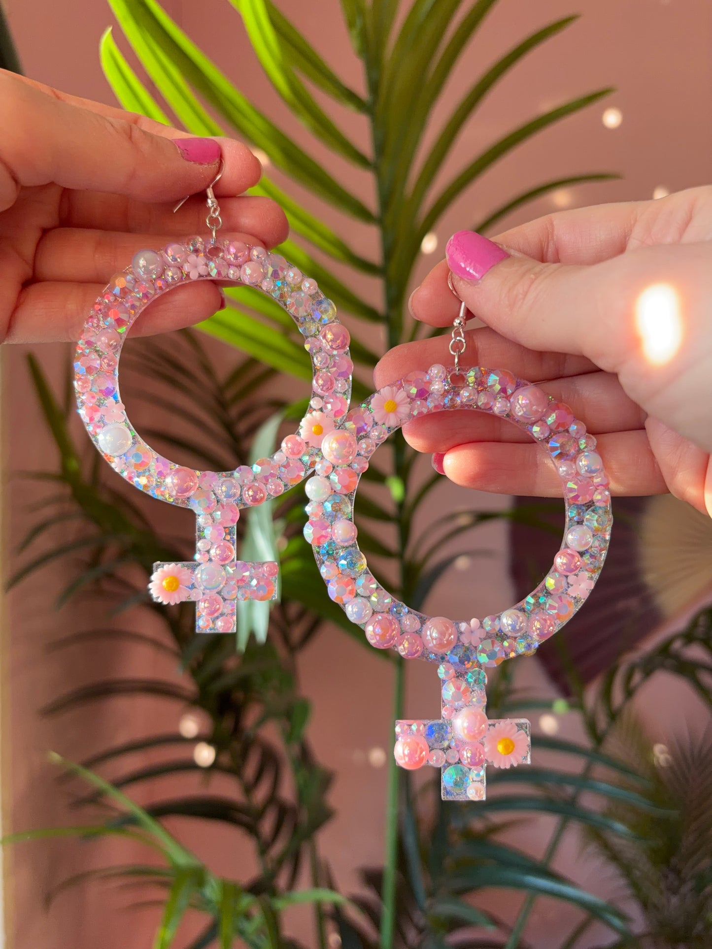 Glittriga Rosa Kvinnotecken med Rhinestones