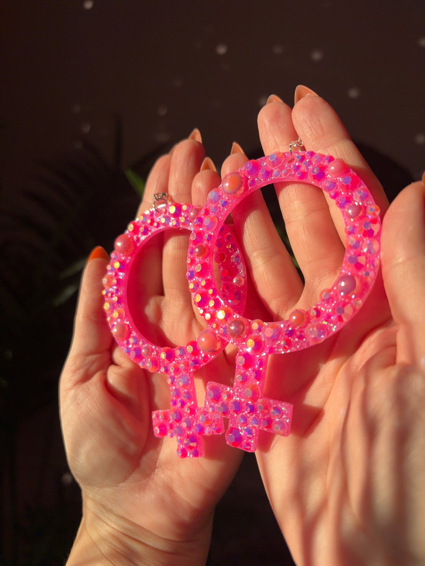 Glittriga Rosa Kvinnotecken med Rhinestones