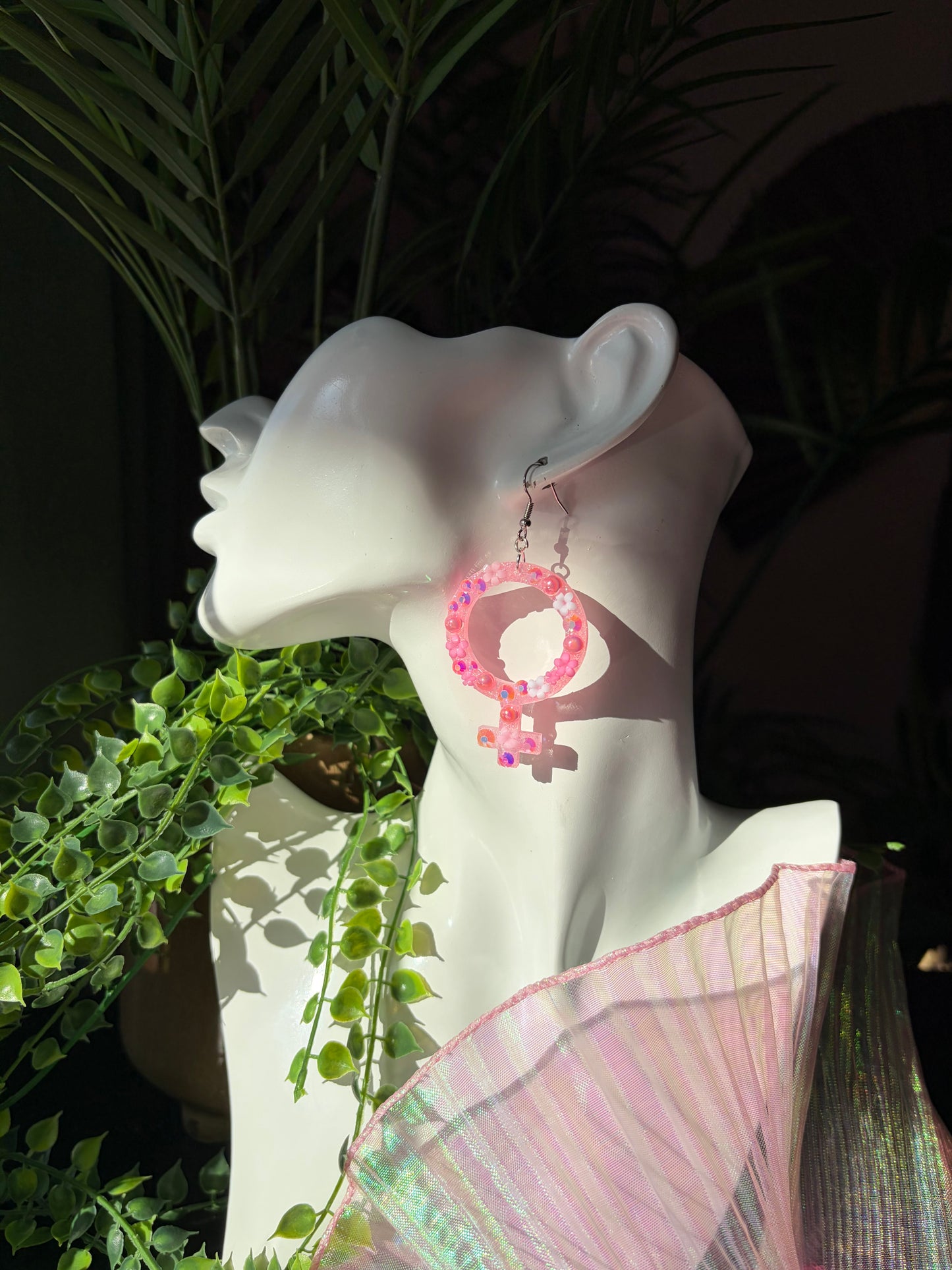 Rosa Kvinnotecken med Blommor och Rhinestones