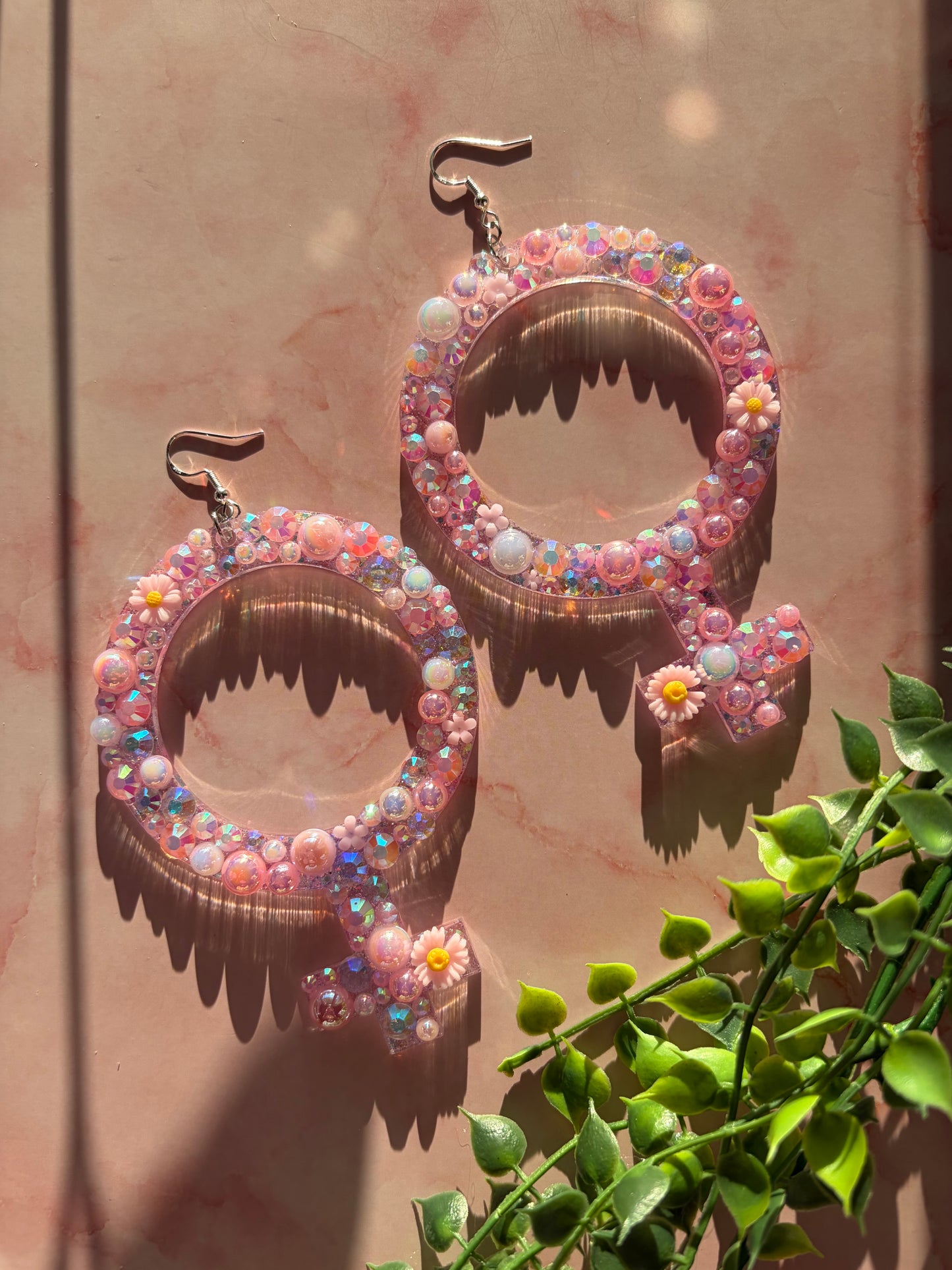Glittriga Rosa Kvinnotecken med Rhinestones