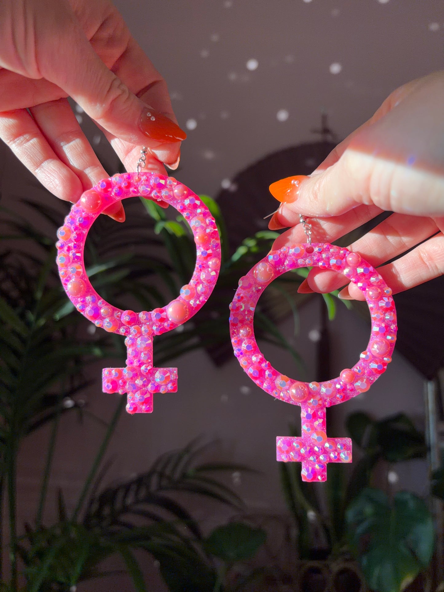 Glittriga Rosa Kvinnotecken med Rhinestones