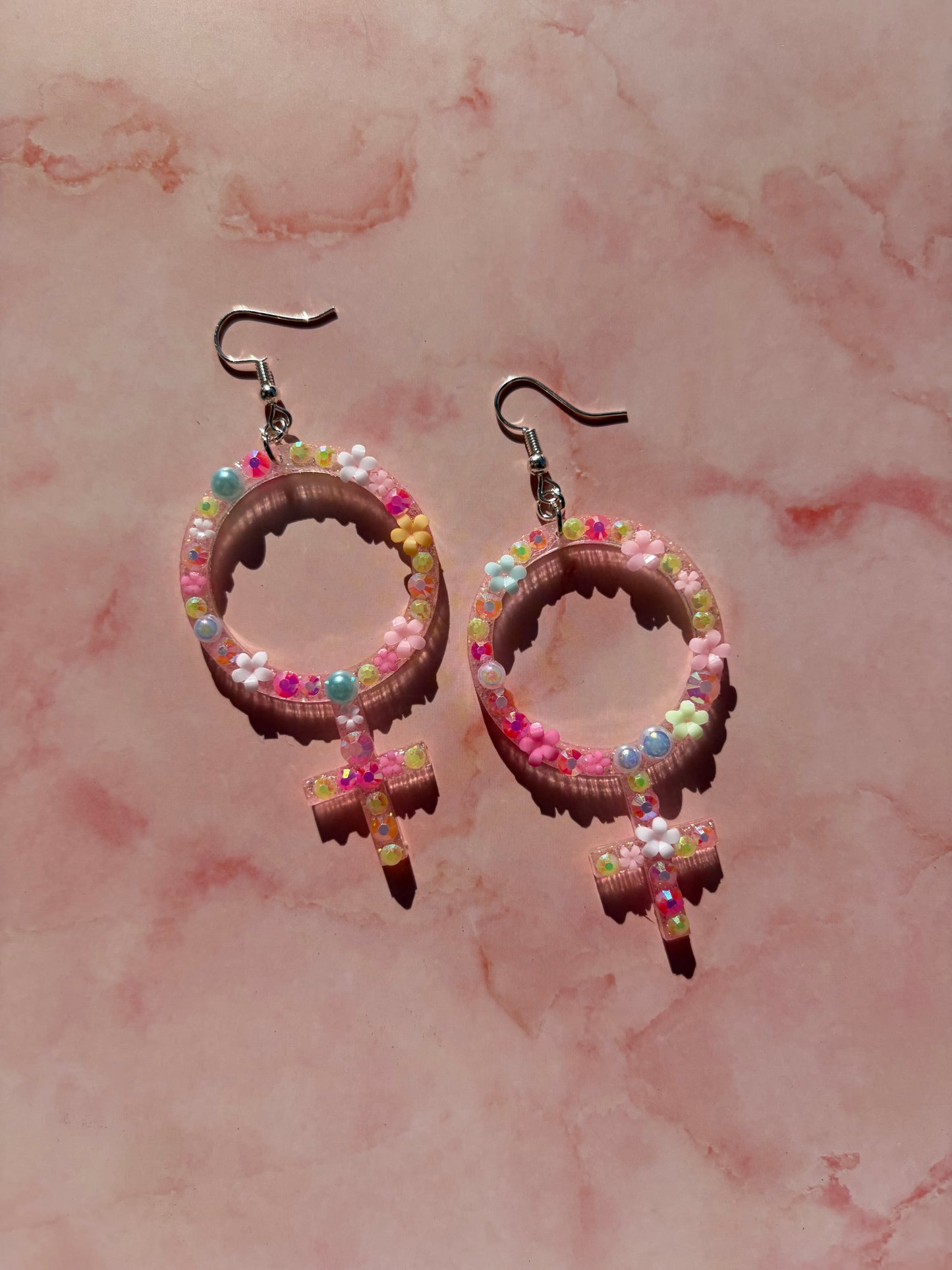Rosa Kvinnotecken med Rhinestones och Blommor