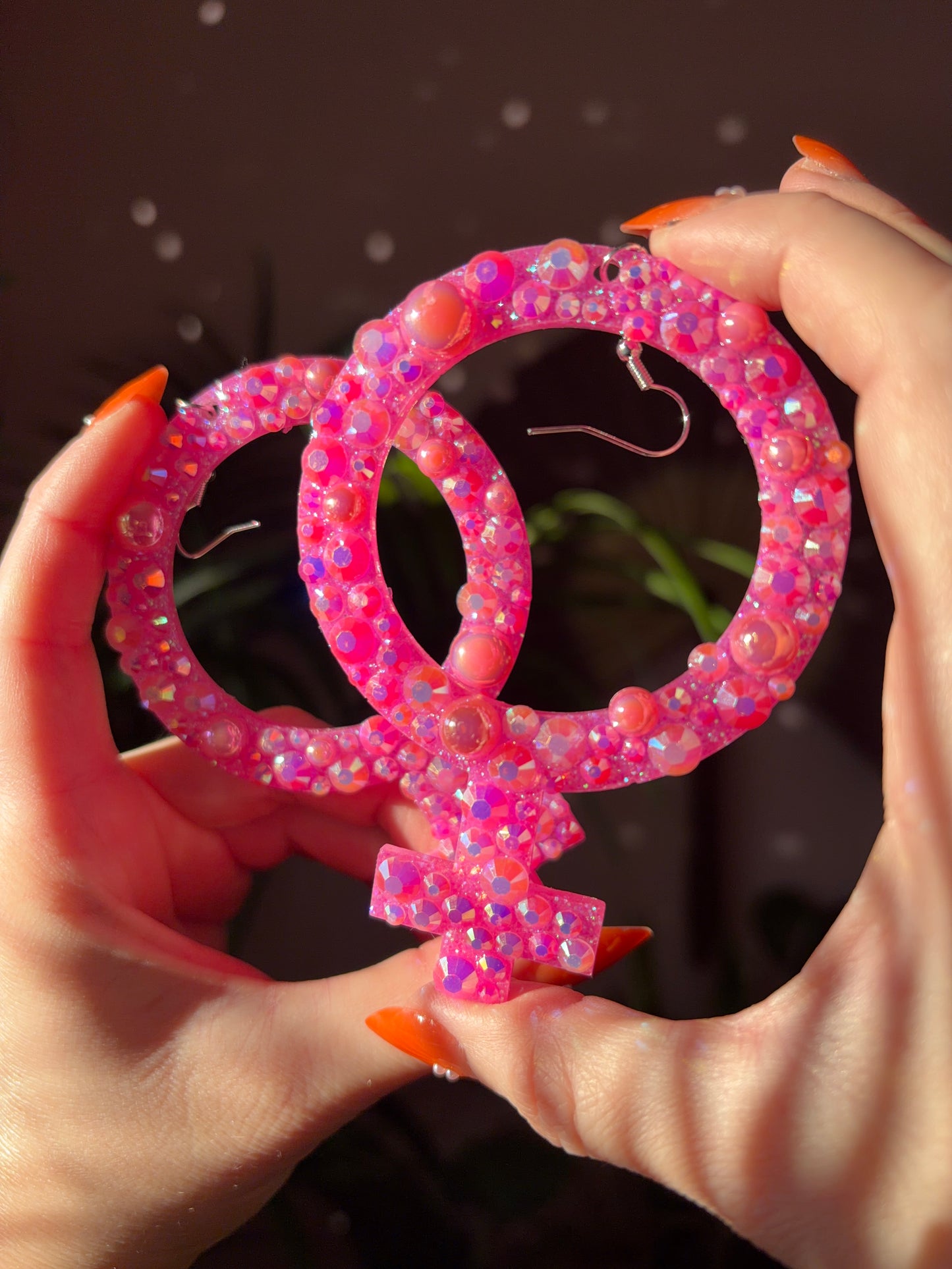 Glittriga Rosa Kvinnotecken med Rhinestones