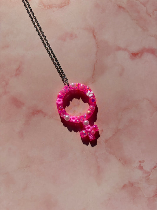 Halsband med kvinnotecken
