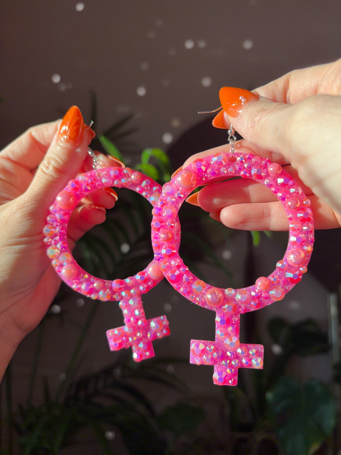 Glittriga Rosa Kvinnotecken med Rhinestones
