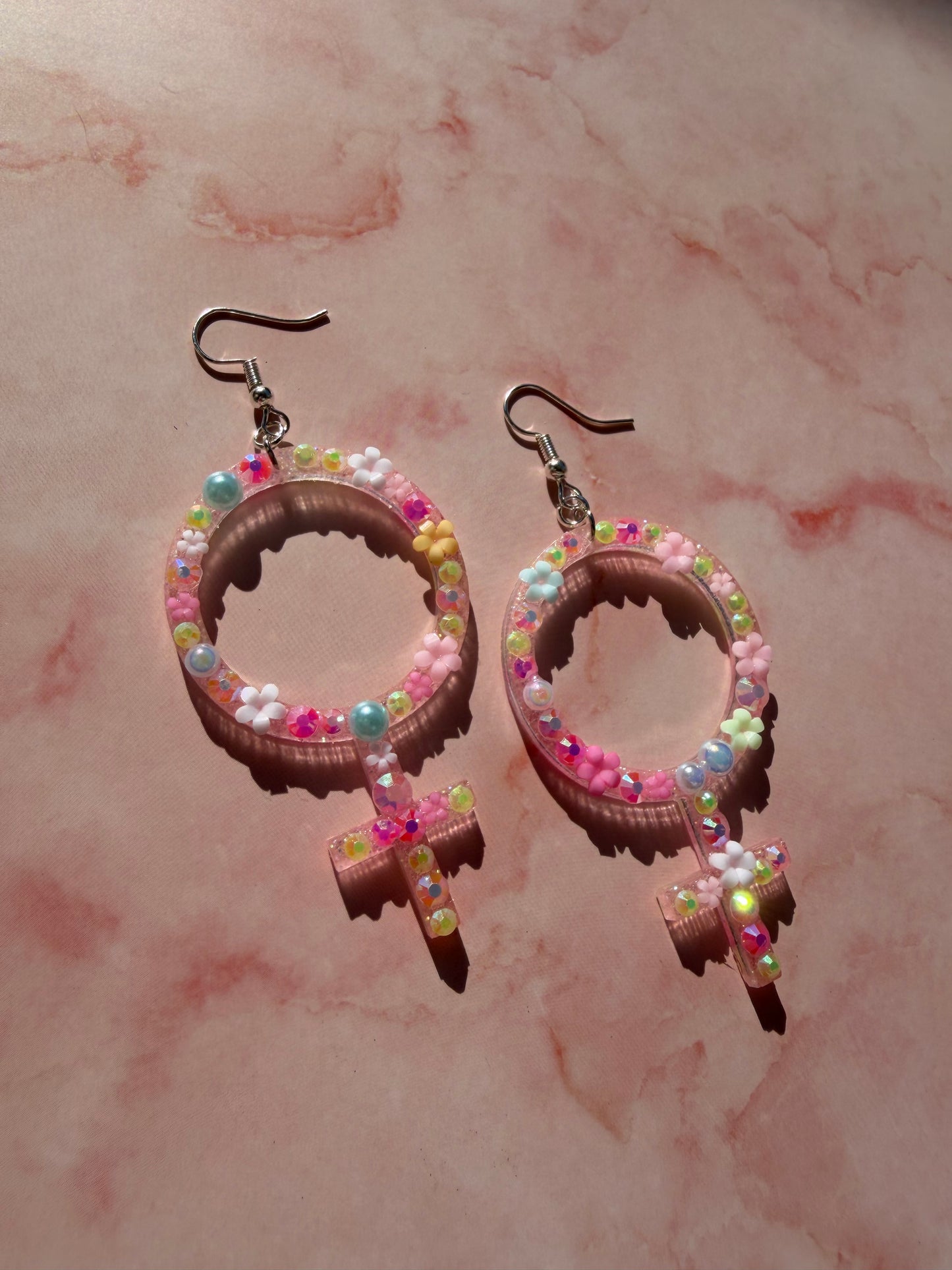 Rosa Kvinnotecken med Rhinestones och Blommor