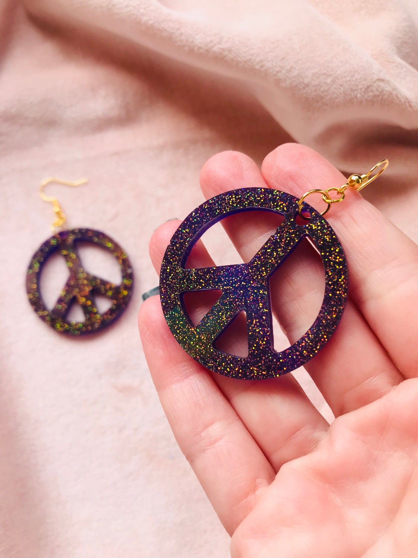 Lila Glittriga Peacetecken