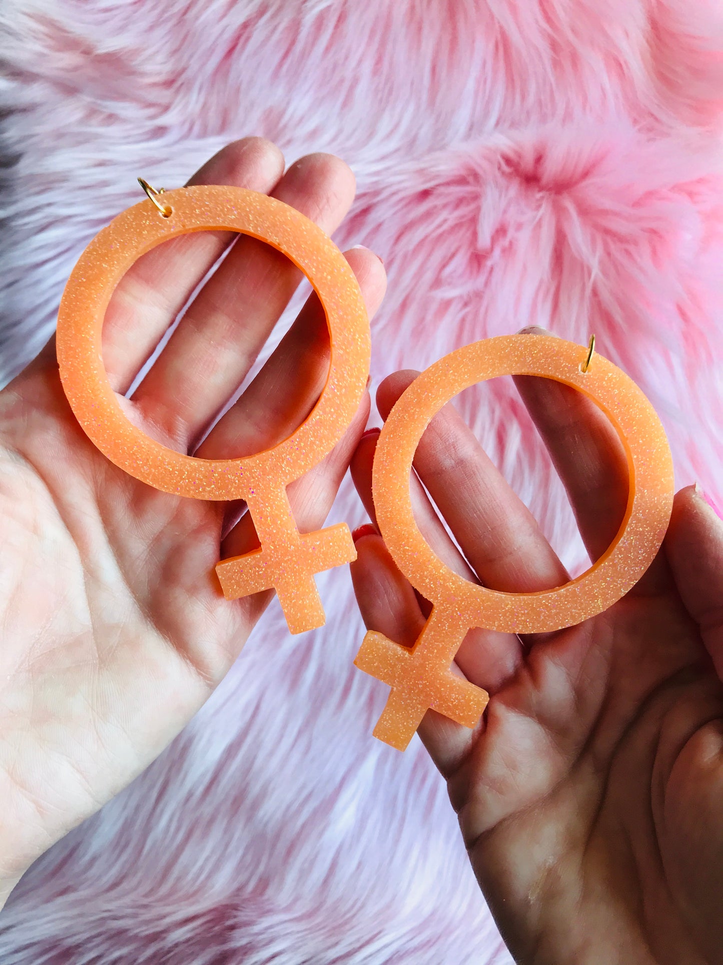 Glittriga Orange Kvinnotecken