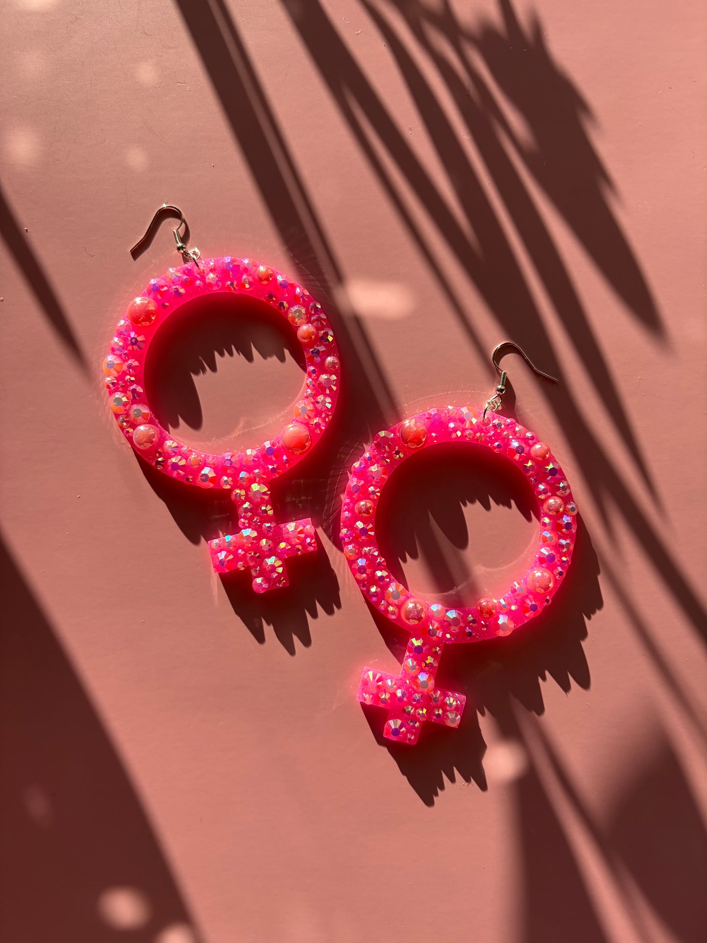 Glittriga Rosa Kvinnotecken med Rhinestones