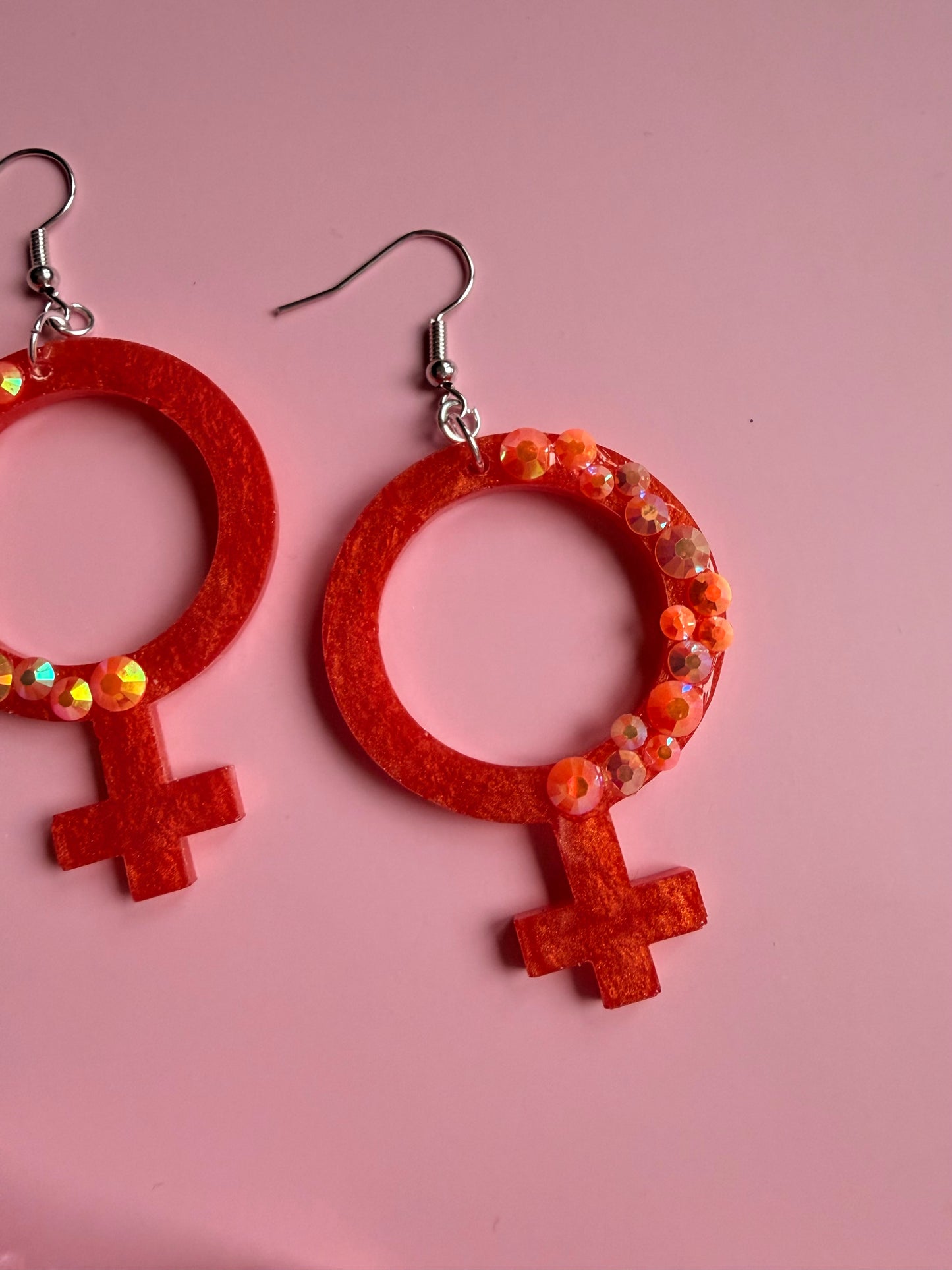 Orange Kvinnotecken med Rhinestones