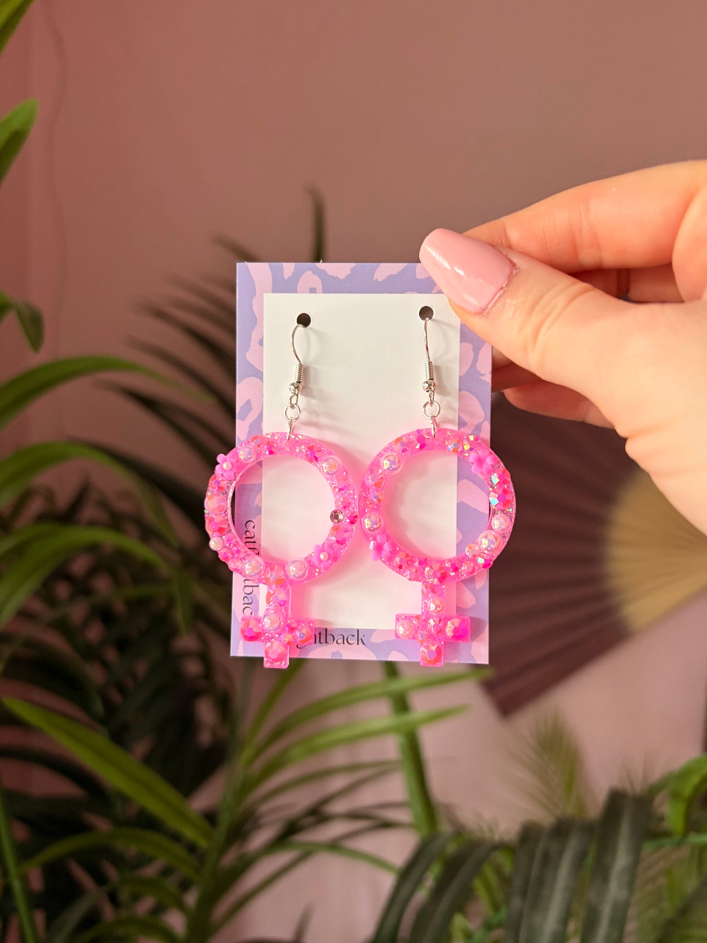 Rosa Kvinnotecken med Blommor och Rhinestones