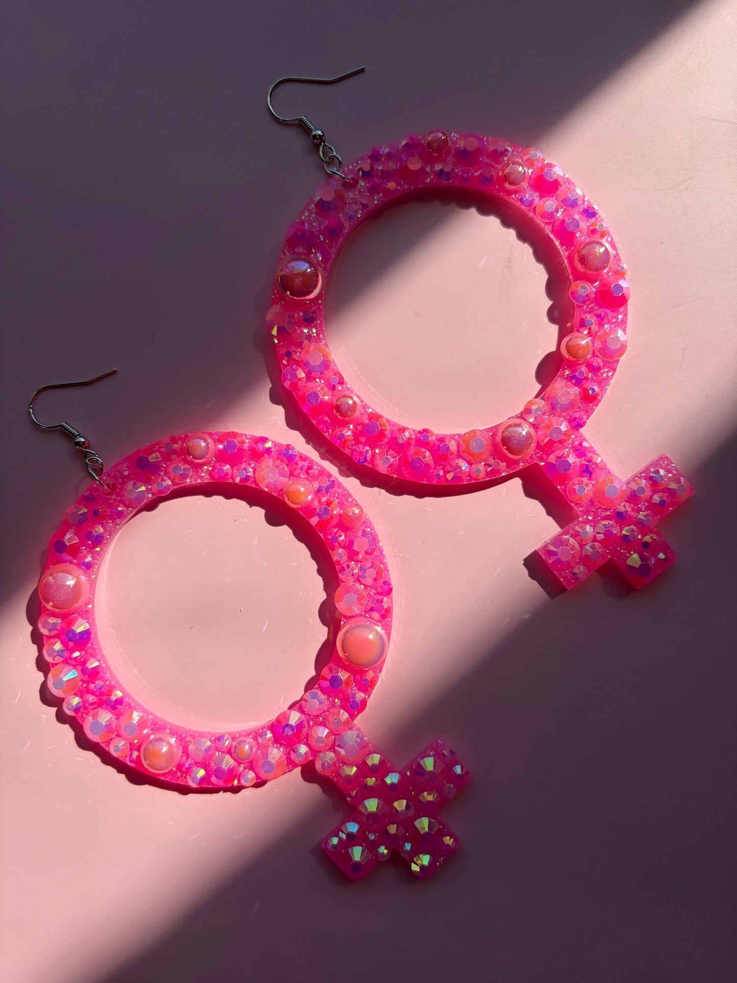 Glittriga Rosa Kvinnotecken med Rhinestones