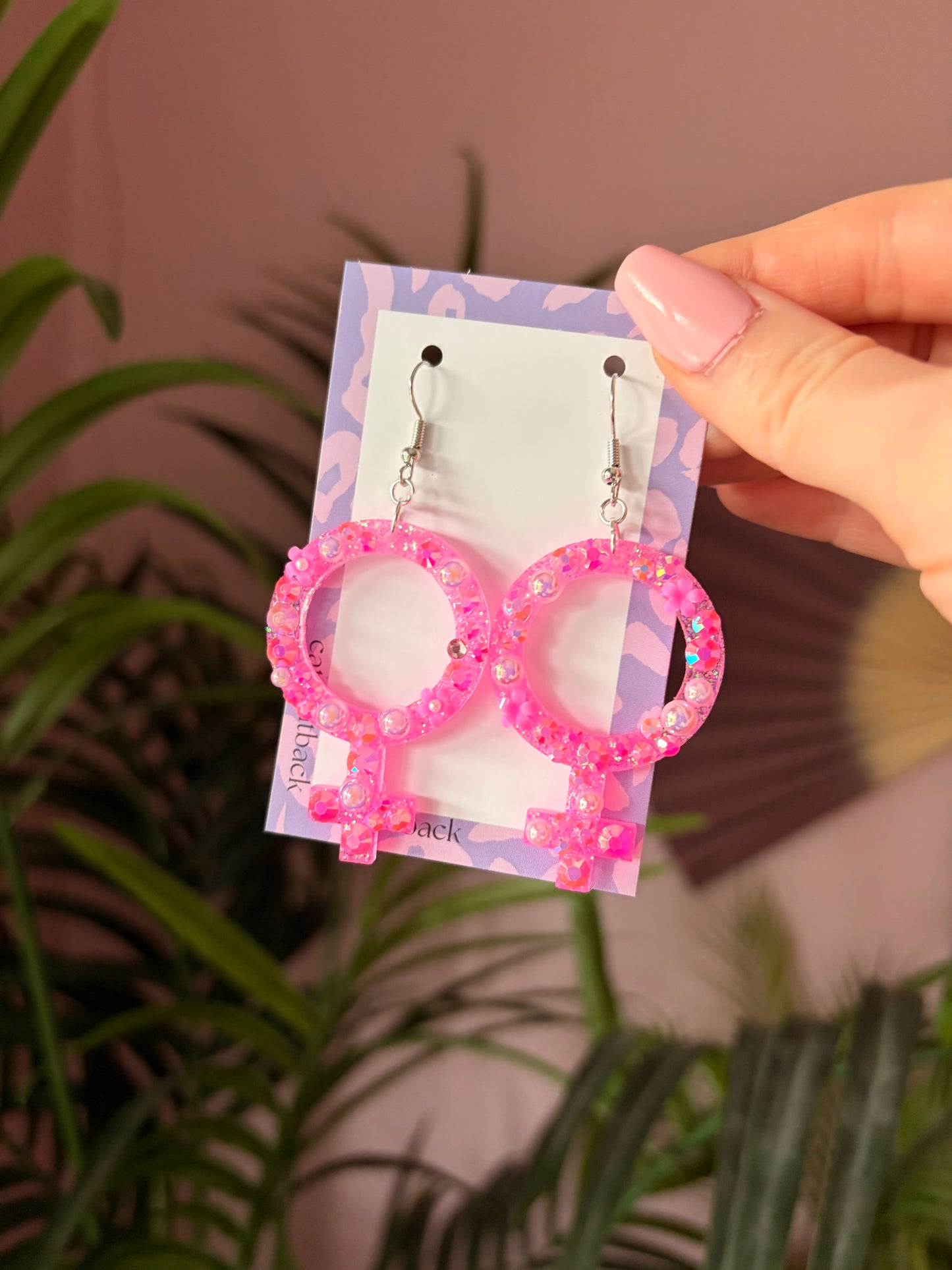 Rosa Kvinnotecken med Blommor och Rhinestones