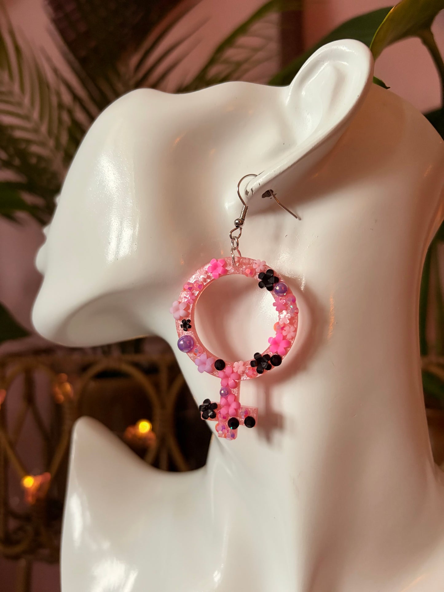 Rosa Kvinnotecken med Blommor och Rhinestones