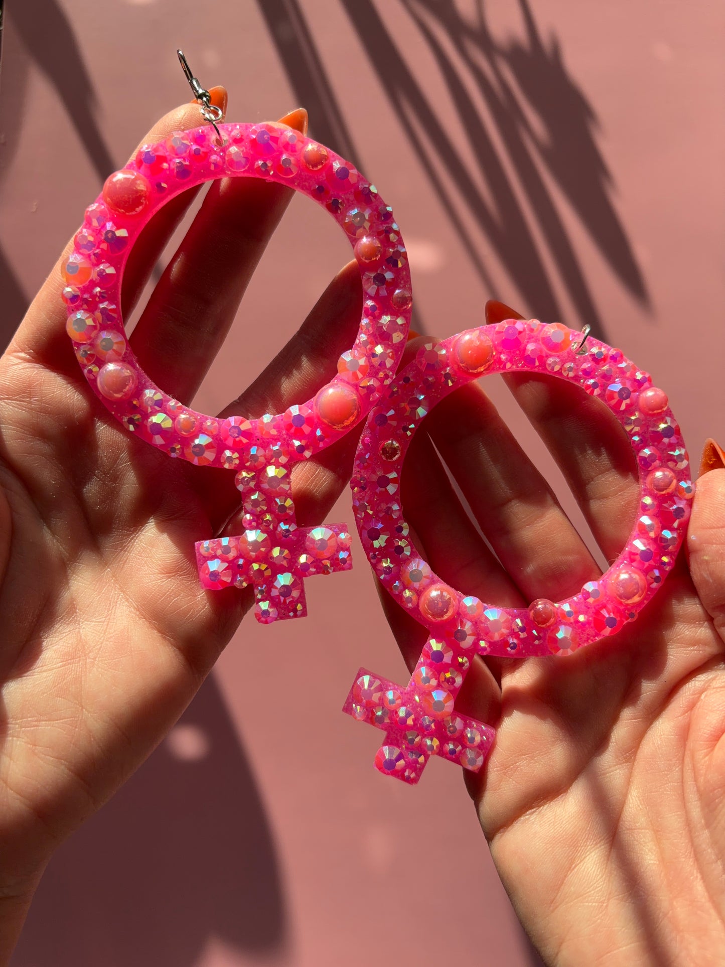 Glittriga Rosa Kvinnotecken med Rhinestones